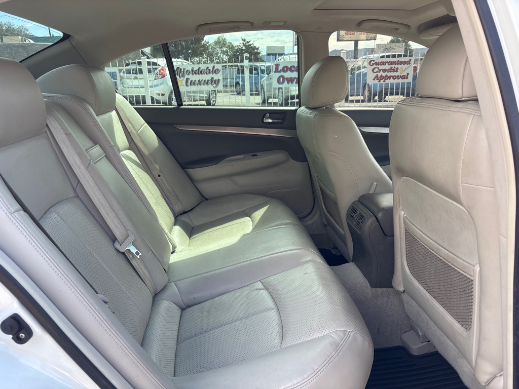 2013 INFINITI G37 Image 12