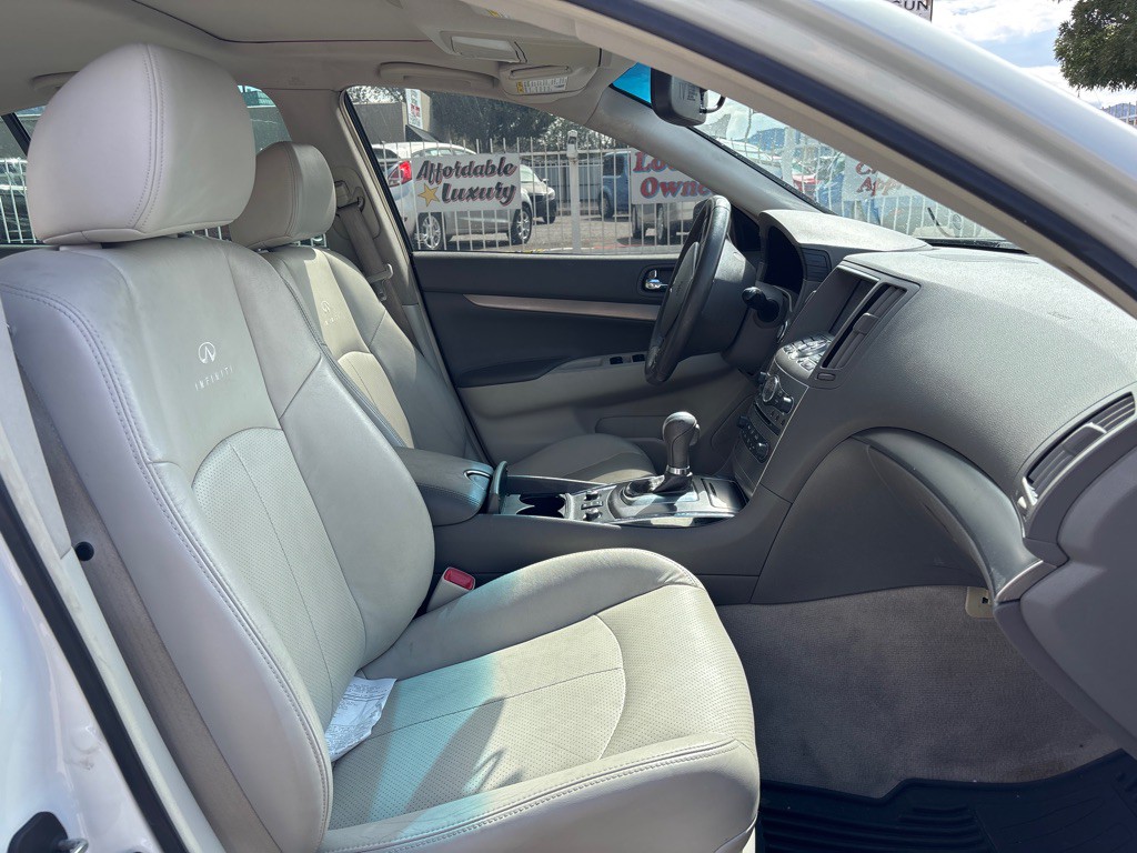 2013 INFINITI G37 Image 13