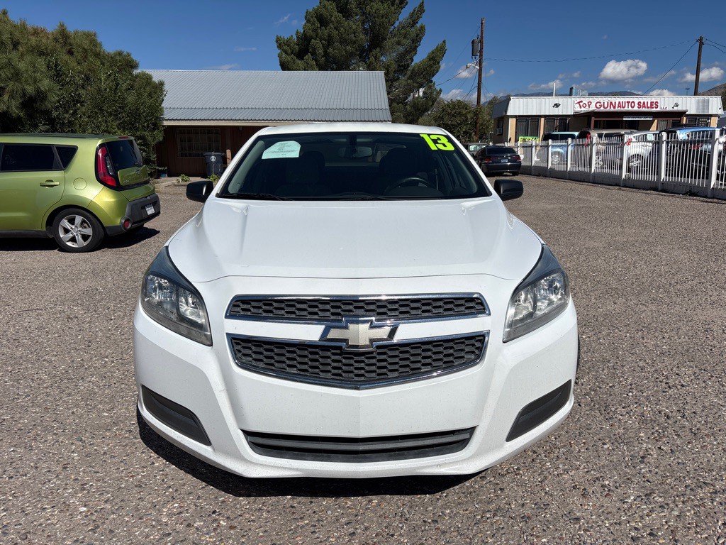 2013 Chevrolet Malibu Image 2