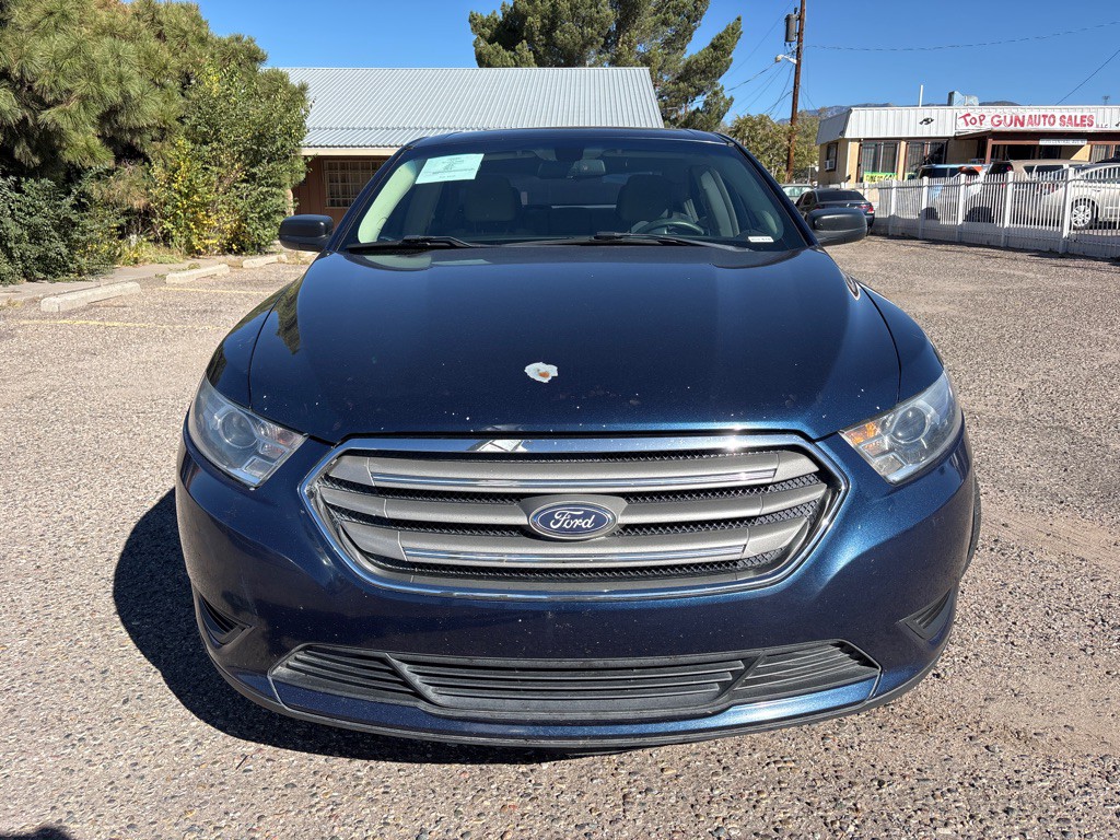 2017 Ford Taurus Image 2