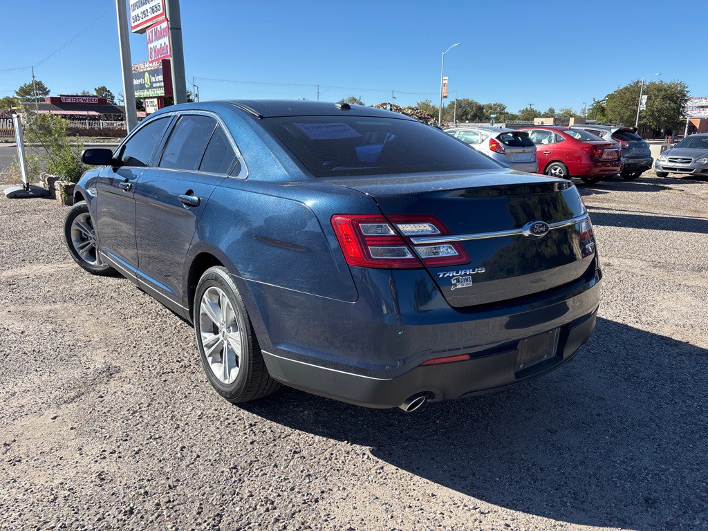 2017 Ford Taurus Image 5