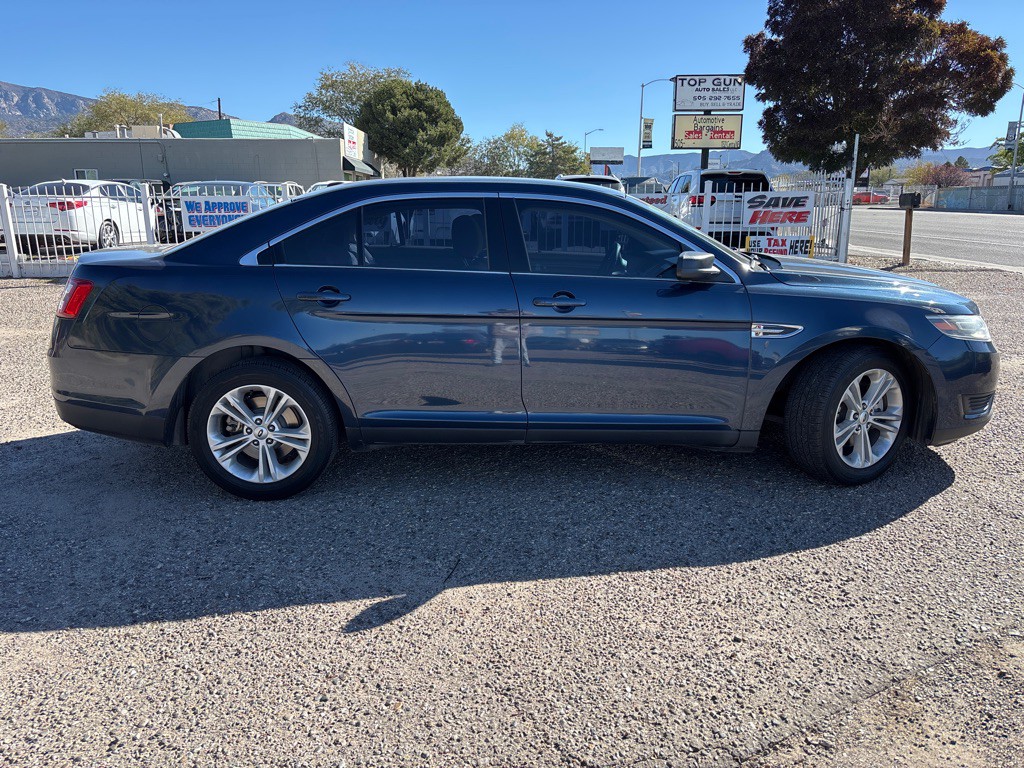 2017 Ford Taurus Image 8