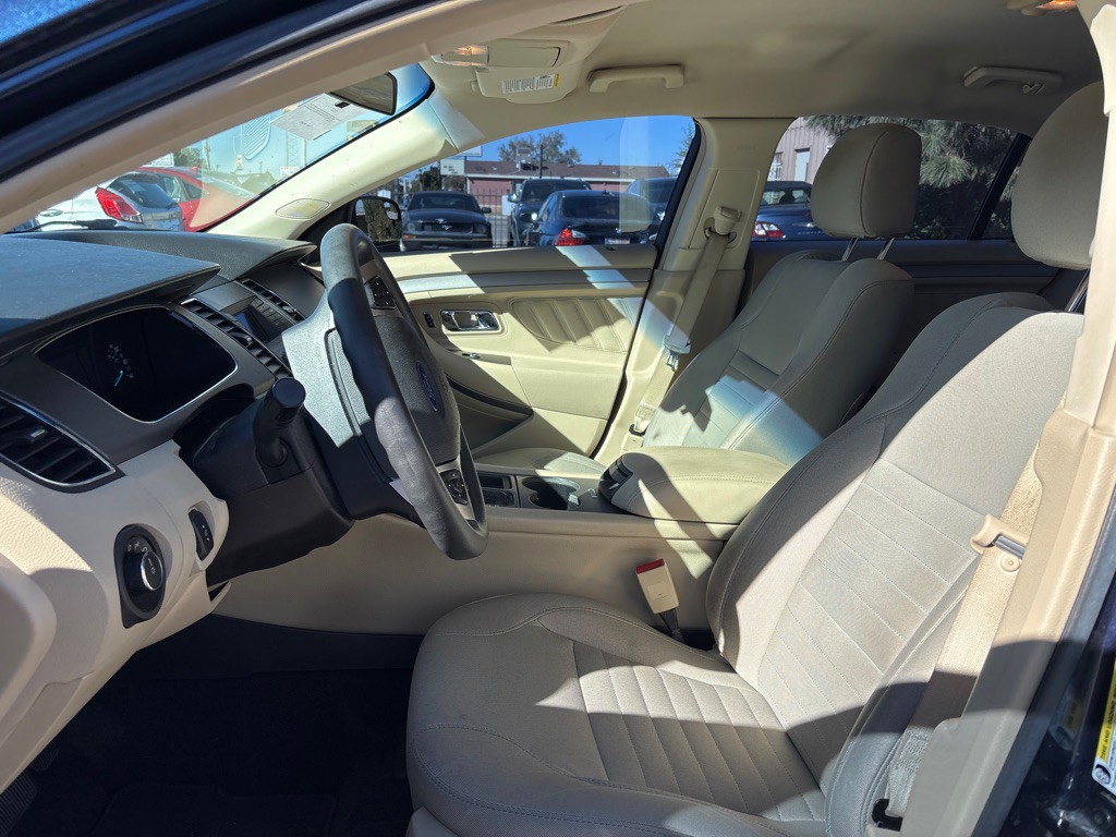 2017 Ford Taurus Image 9