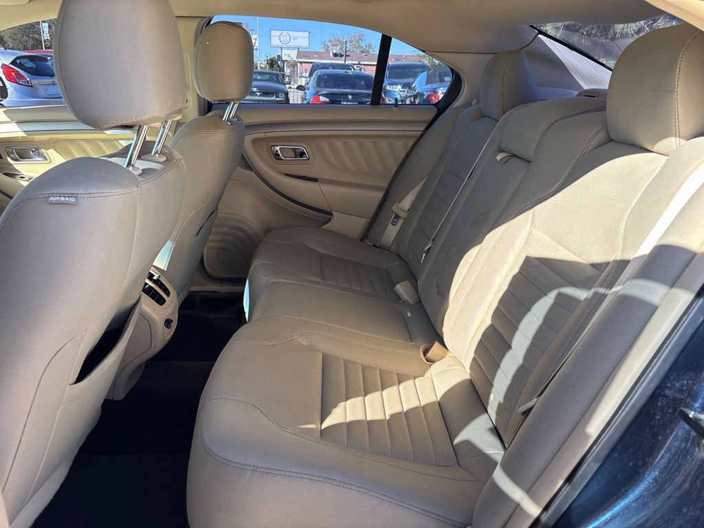 2017 Ford Taurus Image 10