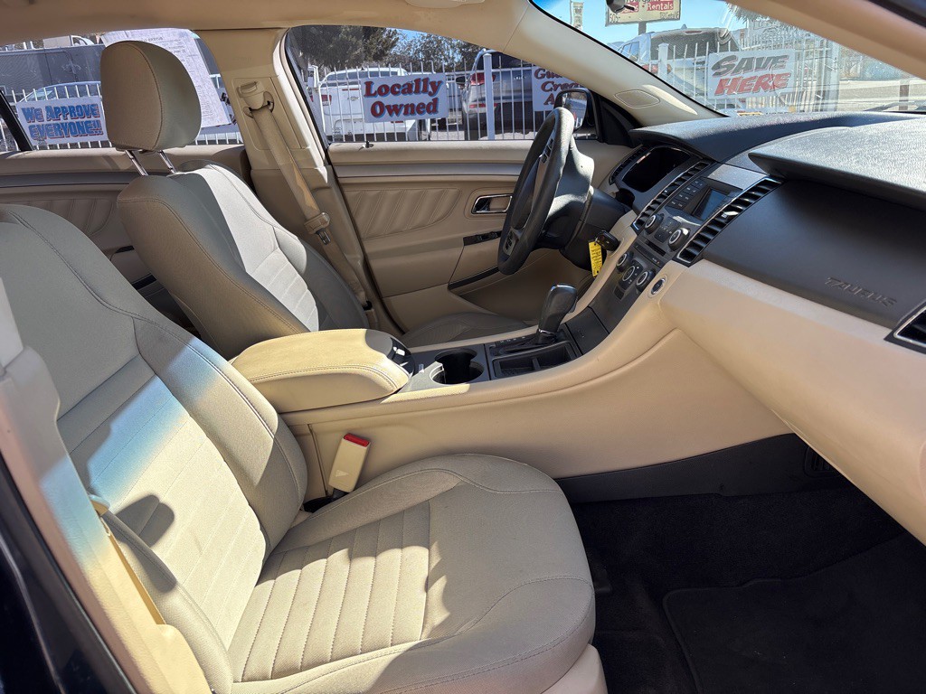 2017 Ford Taurus Image 13