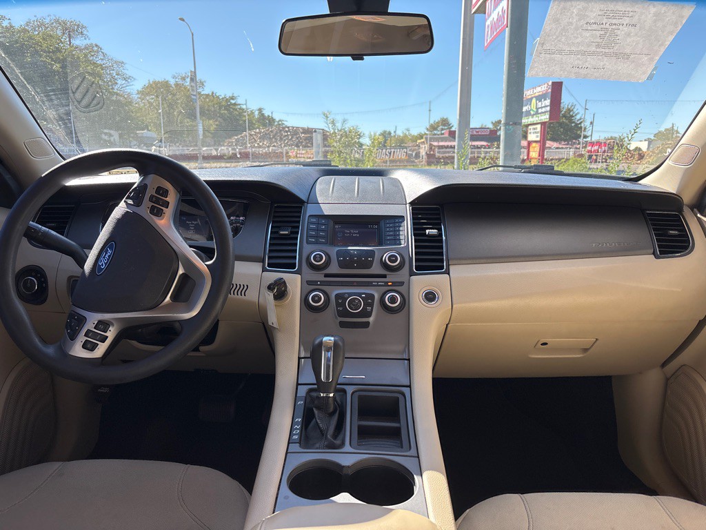 2017 Ford Taurus Image 14