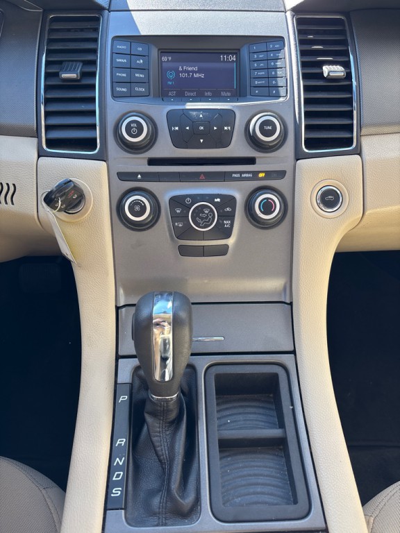 2017 Ford Taurus Image 15