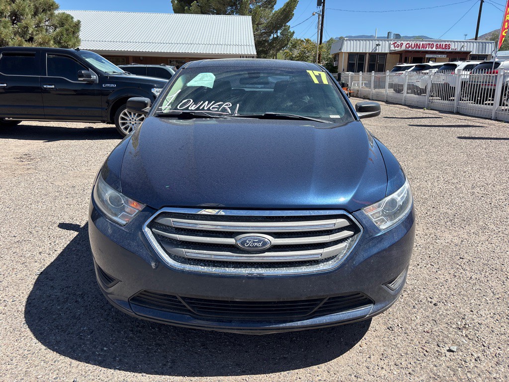 2017 Ford Taurus Image 2