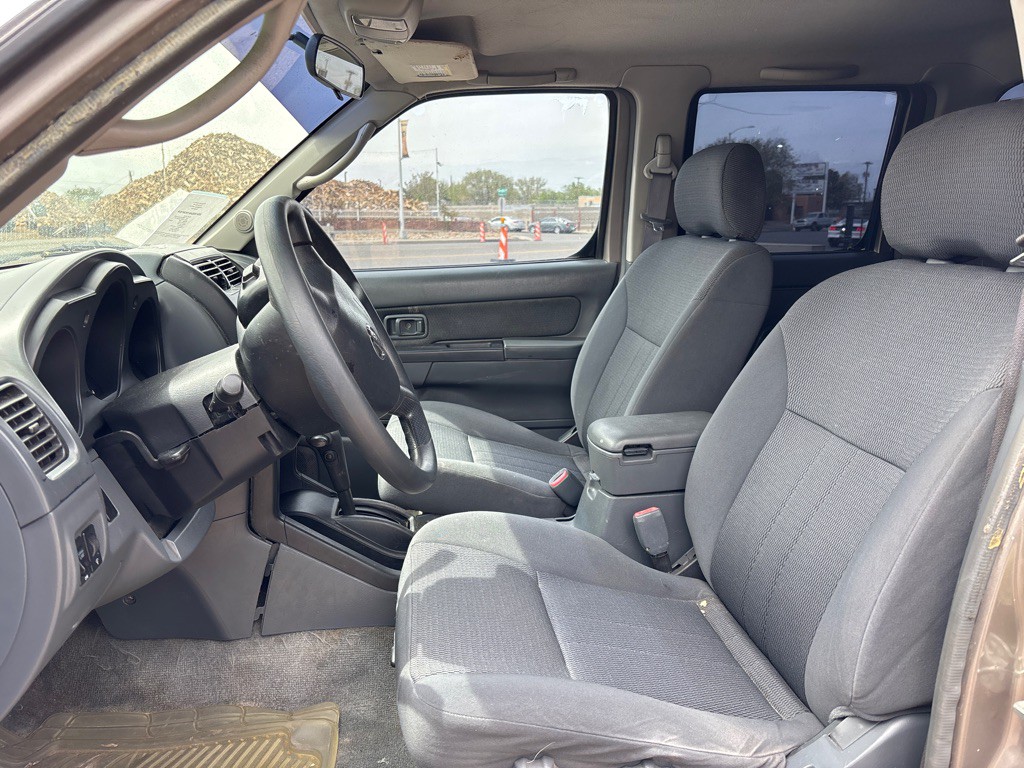 2004 Nissan Frontier Image 9