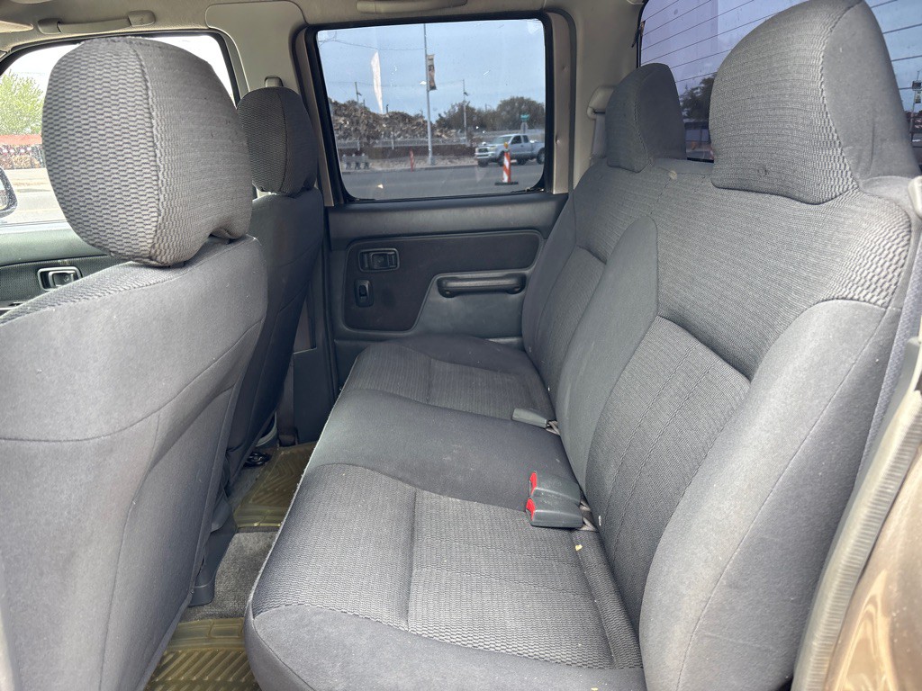 2004 Nissan Frontier Image 10