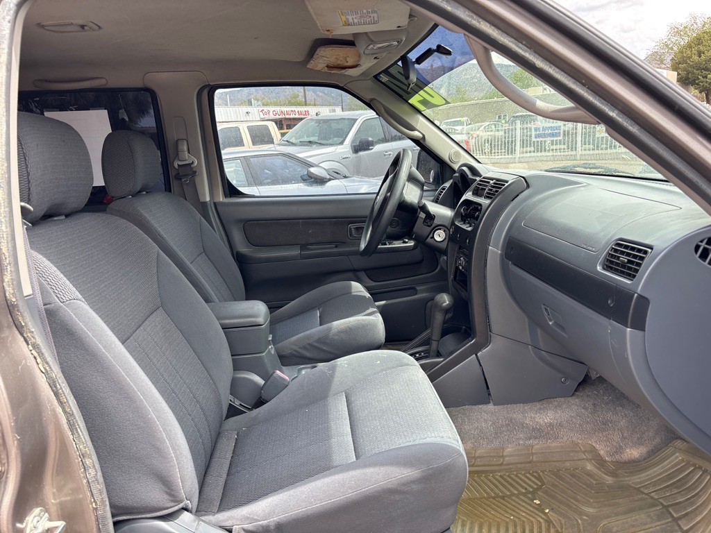 2004 Nissan Frontier Image 12