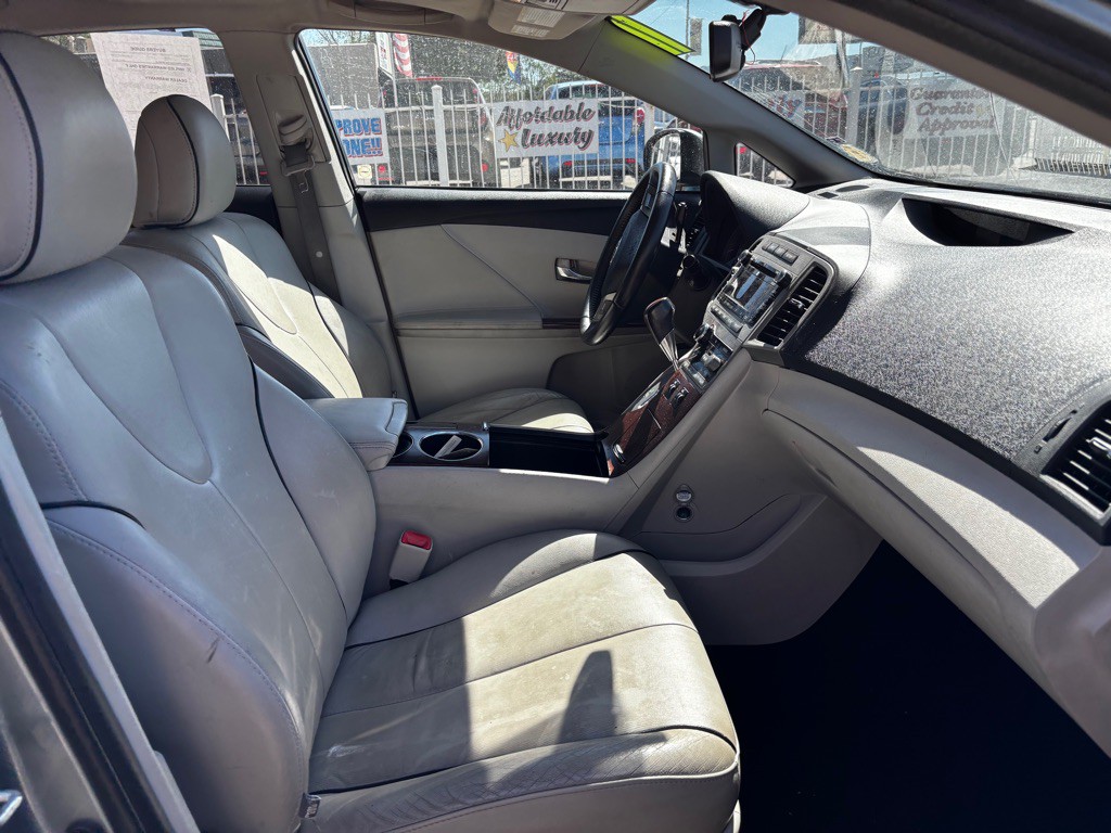 2011 Toyota Venza Image 13