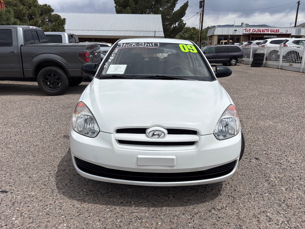 2009 Hyundai Accent Image 2
