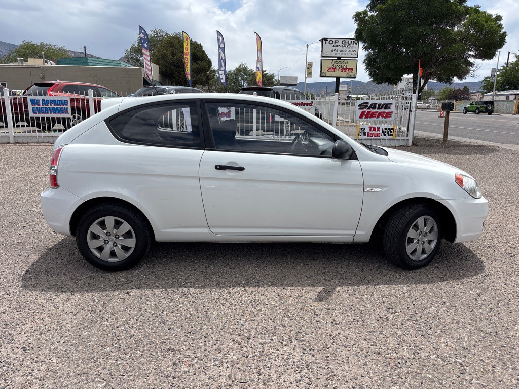 2009 Hyundai Accent Image 8
