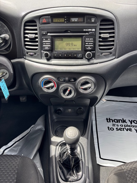 2009 Hyundai Accent Image 14