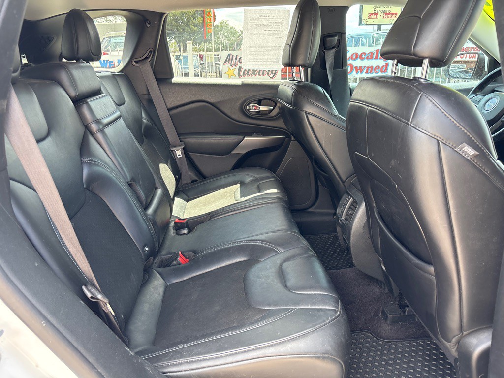 2019 Jeep Cherokee Image 12