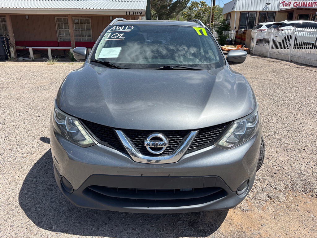 2017 Nissan Rogue Image 2