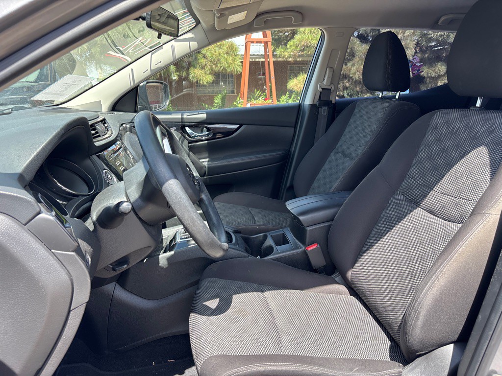 2017 Nissan Rogue Image 9