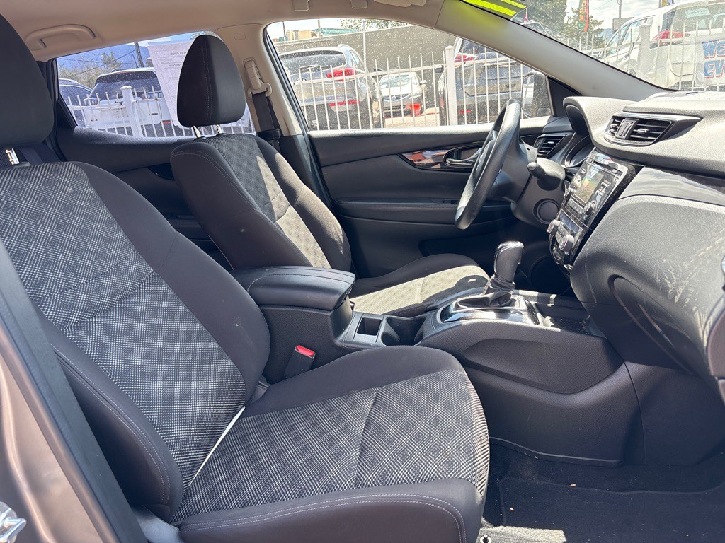 2017 Nissan Rogue Image 13