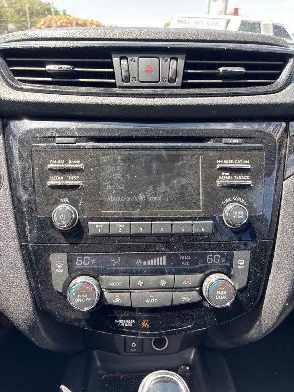 2017 Nissan Rogue Image 15