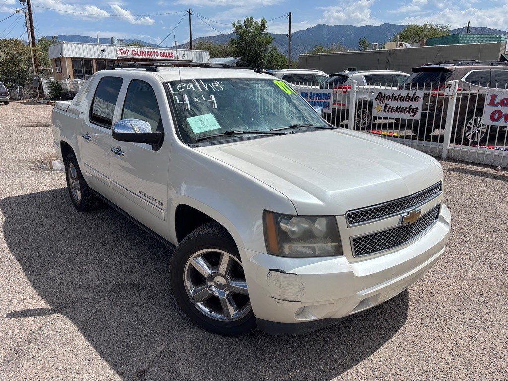 2011 Chevrolet Avalanche Image 1