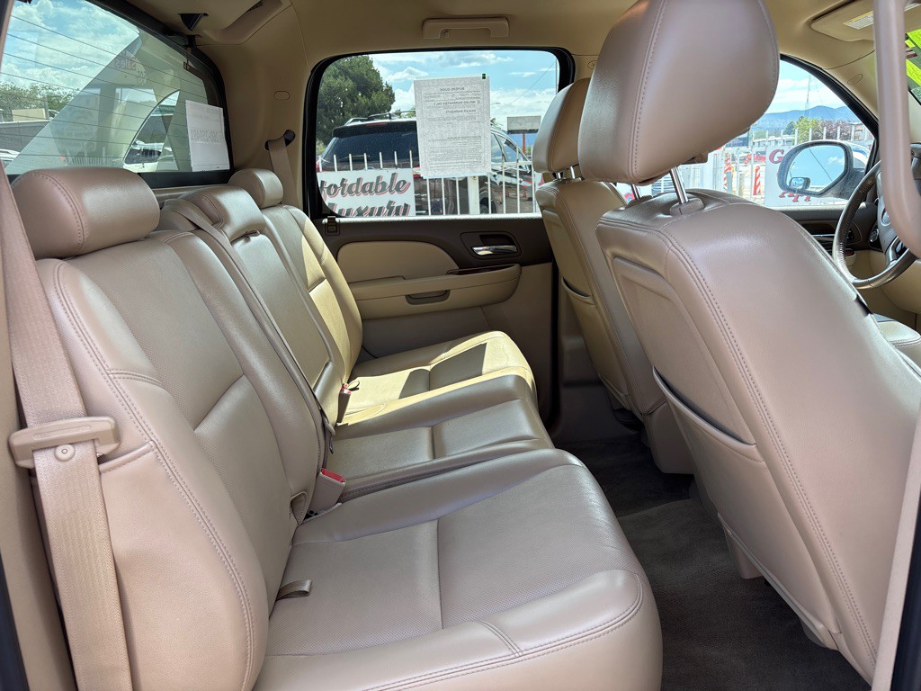 2011 Chevrolet Avalanche Image 11