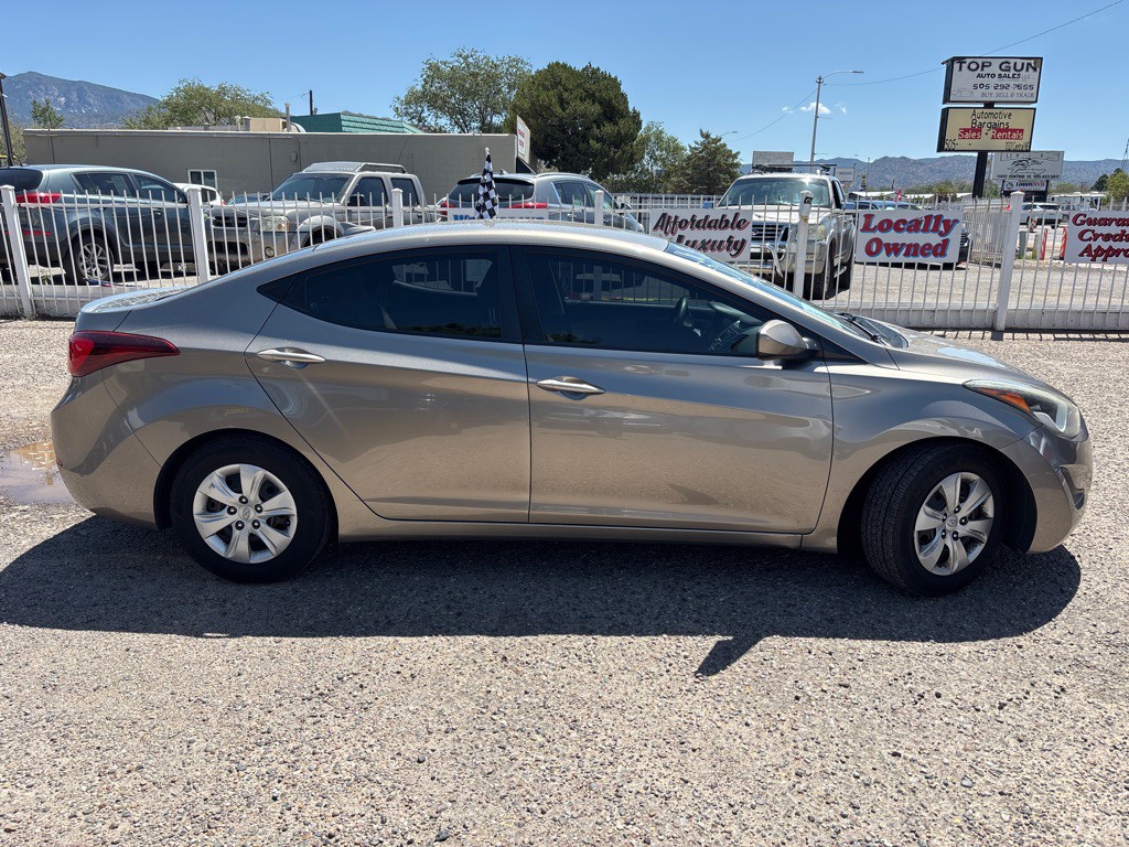 2016 Hyundai Elantra Image 8