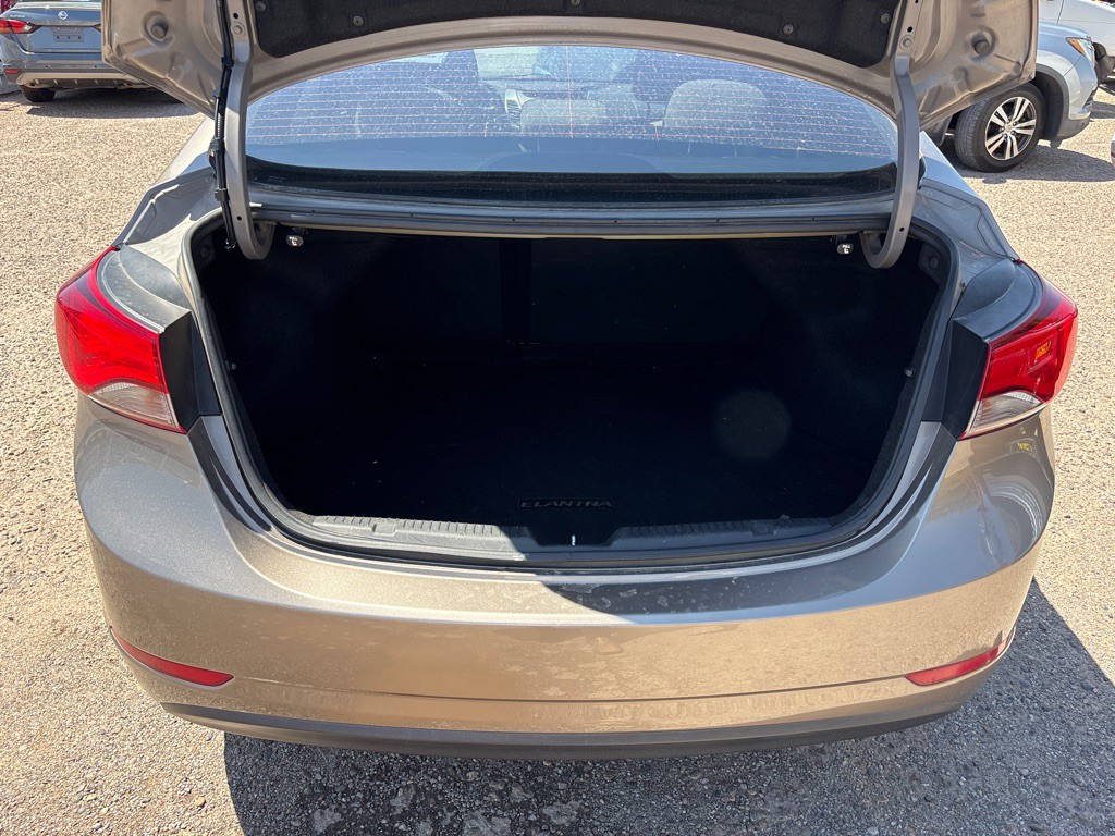 2016 Hyundai Elantra Image 11