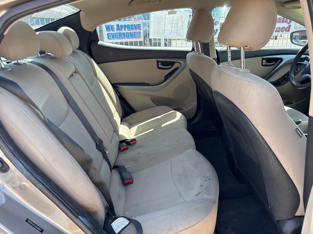 2016 Hyundai Elantra Image 12