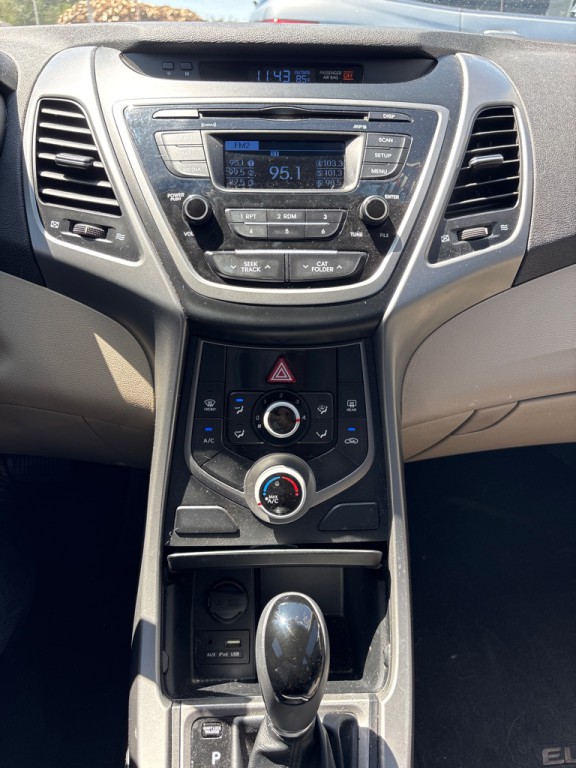2016 Hyundai Elantra Image 15