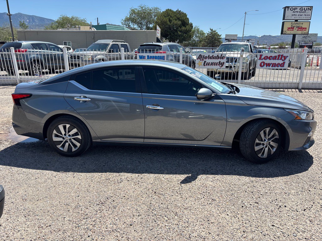 2020 Nissan Altima Image 8