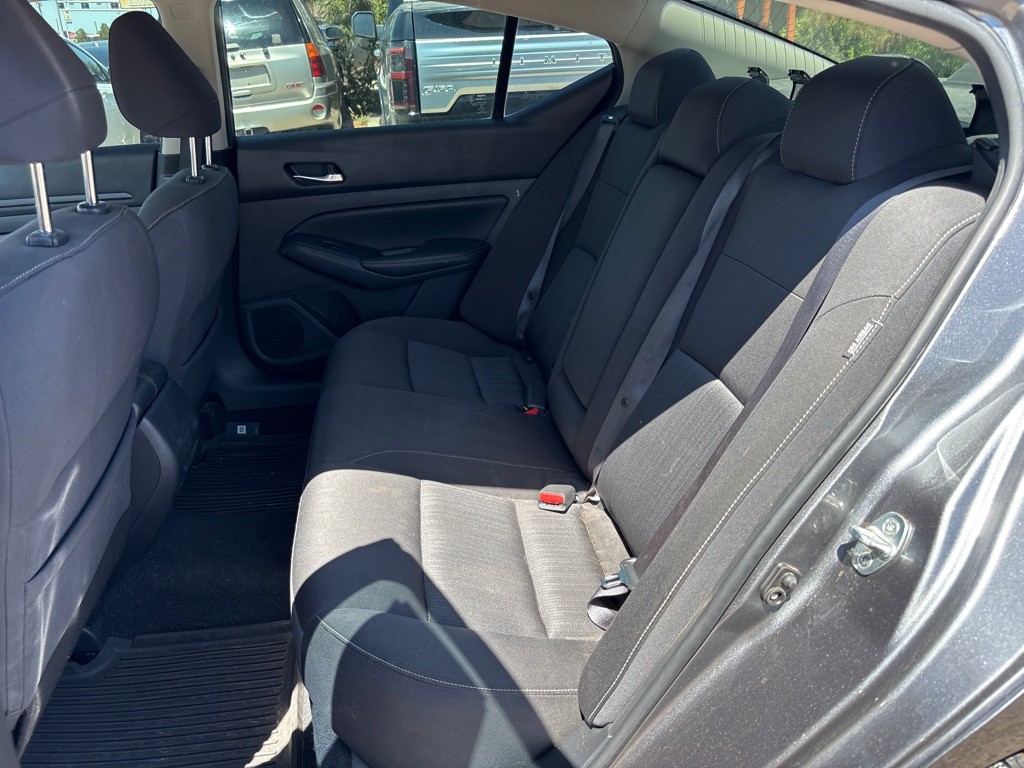 2020 Nissan Altima Image 10