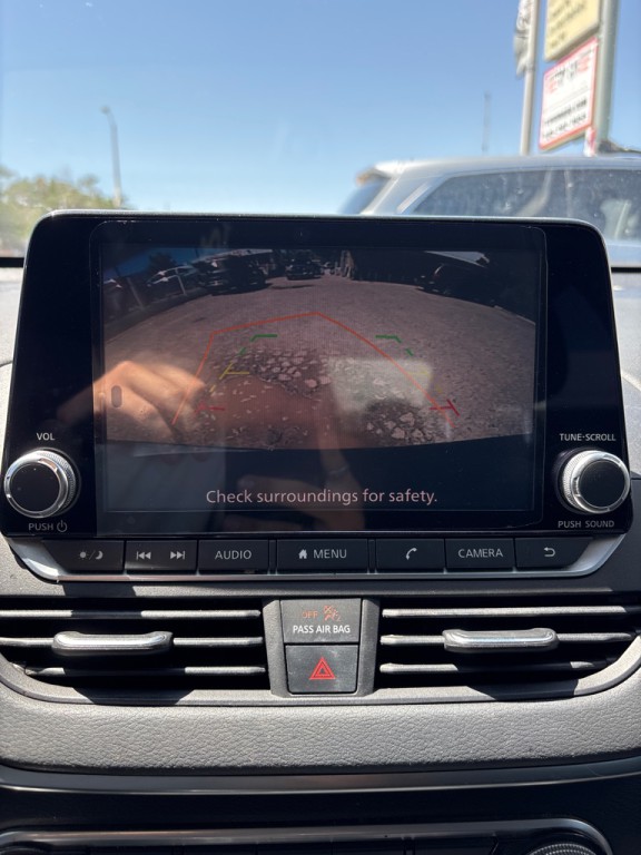 2020 Nissan Altima Image 17
