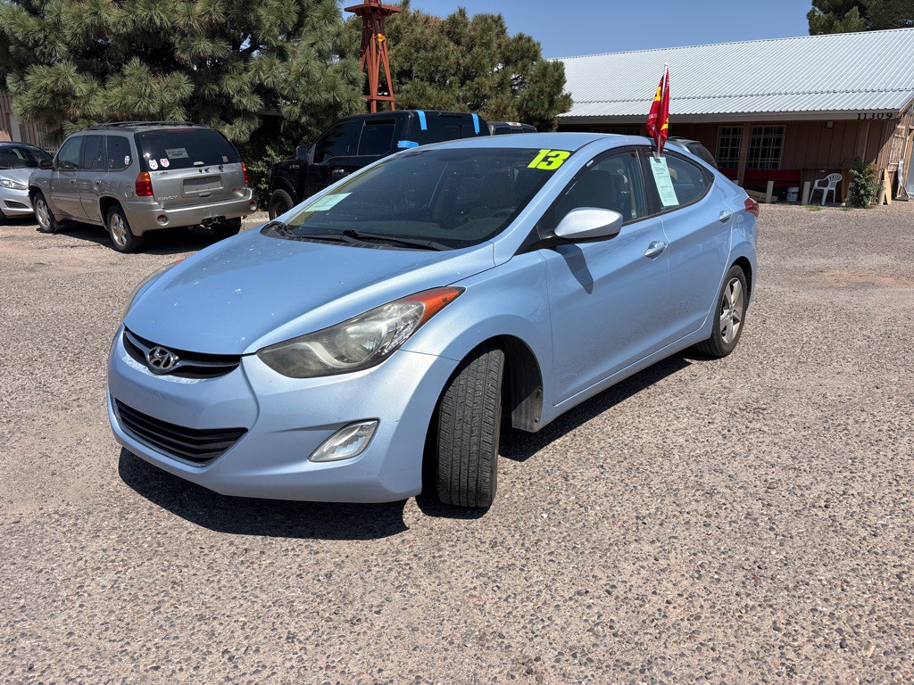2013 Hyundai Elantra Image 3
