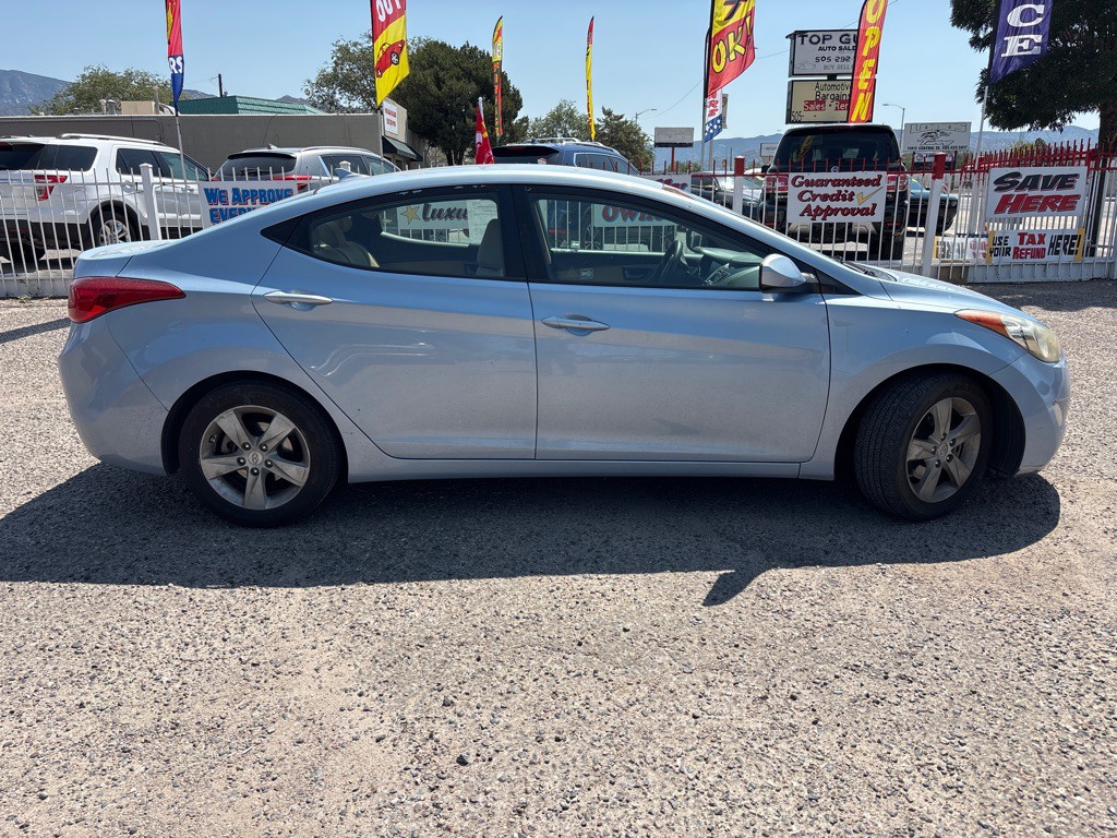 2013 Hyundai Elantra Image 8