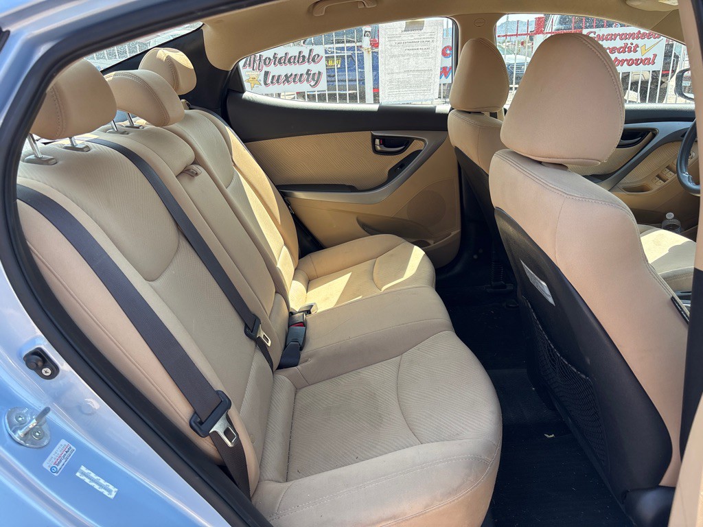 2013 Hyundai Elantra Image 12