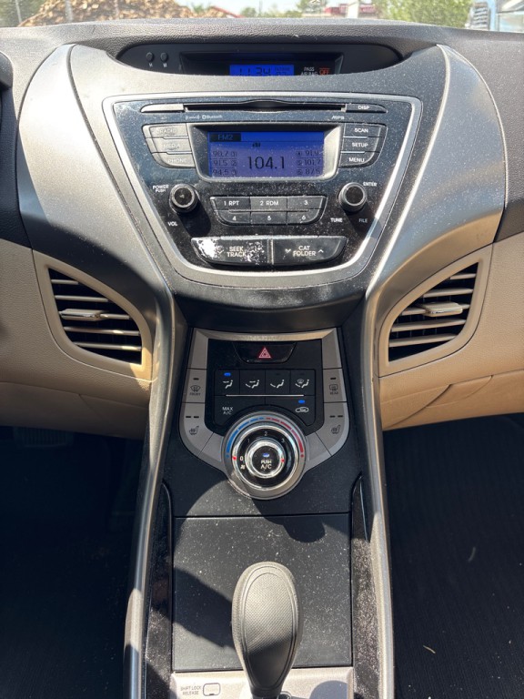 2013 Hyundai Elantra Image 15