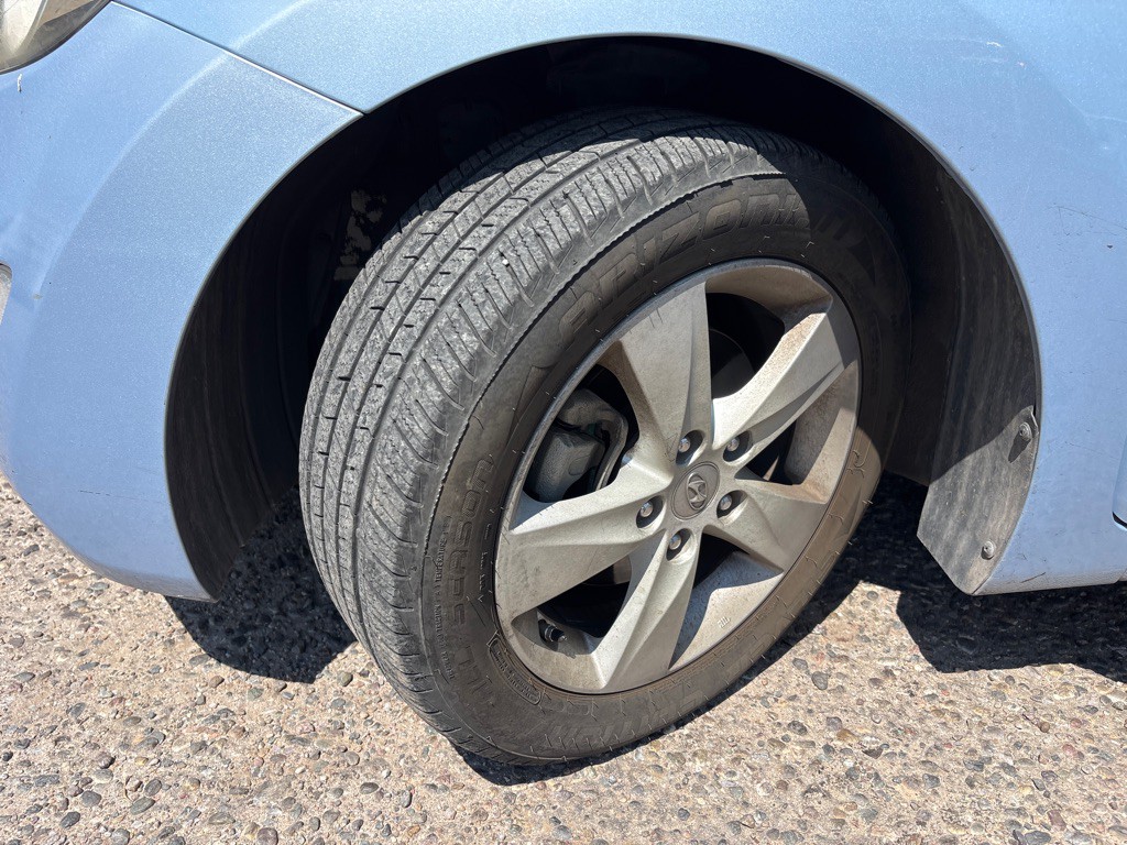 2013 Hyundai Elantra Image 17