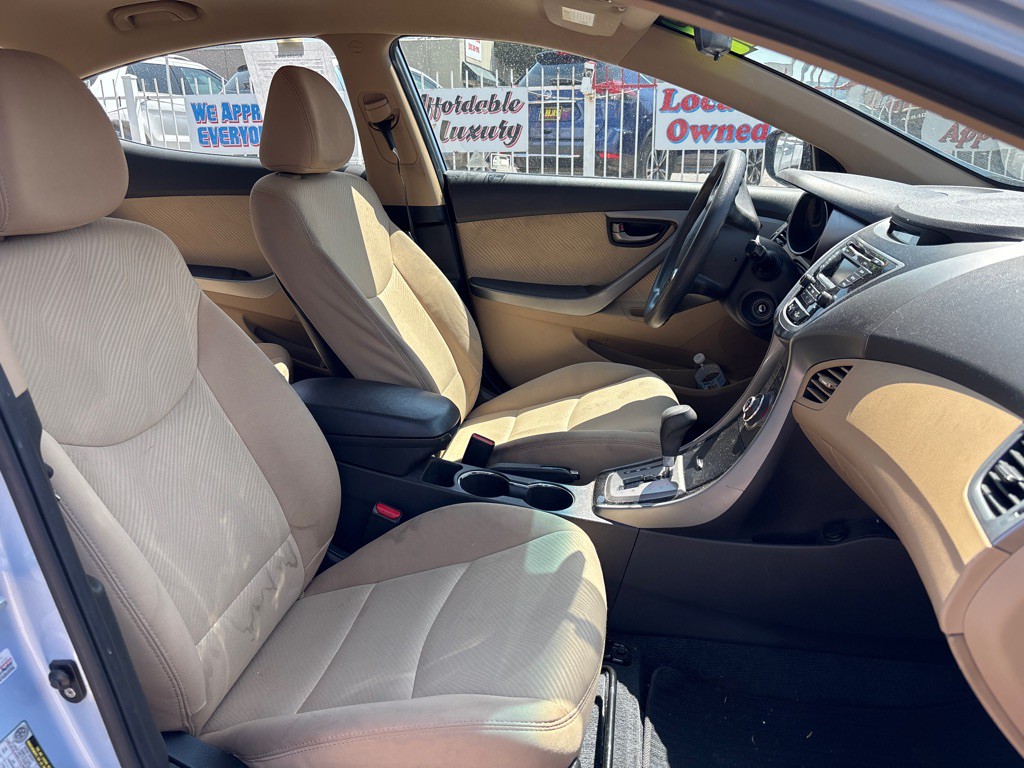 2013 Hyundai Elantra Image 13
