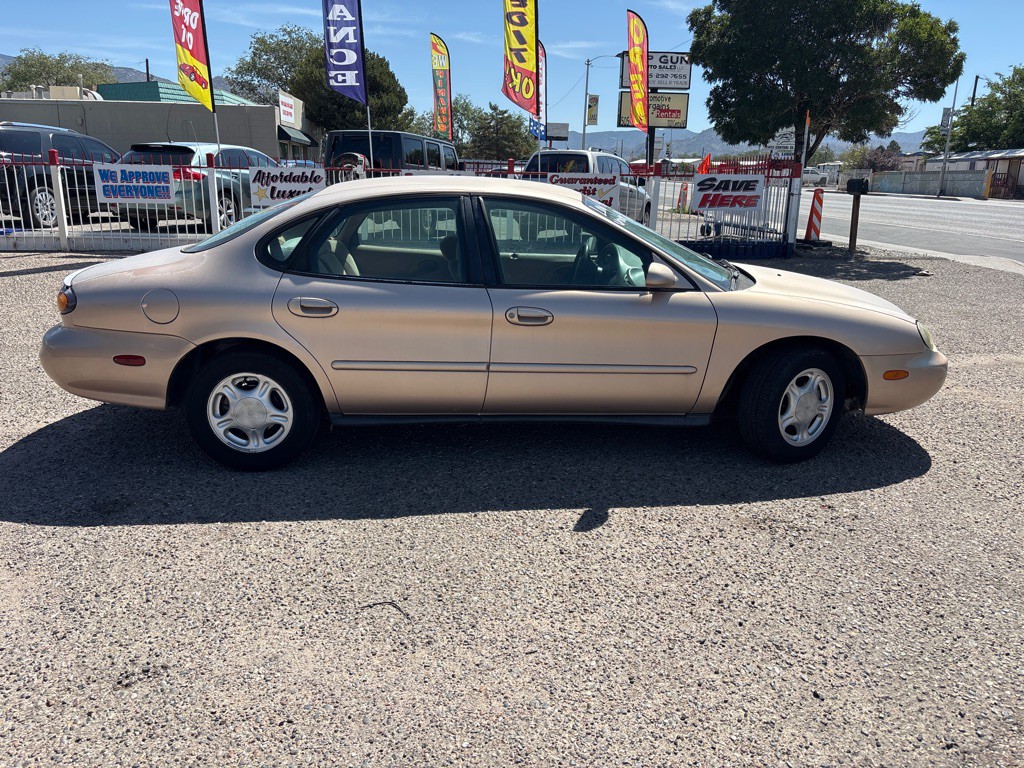 1997 Ford Taurus Image 8