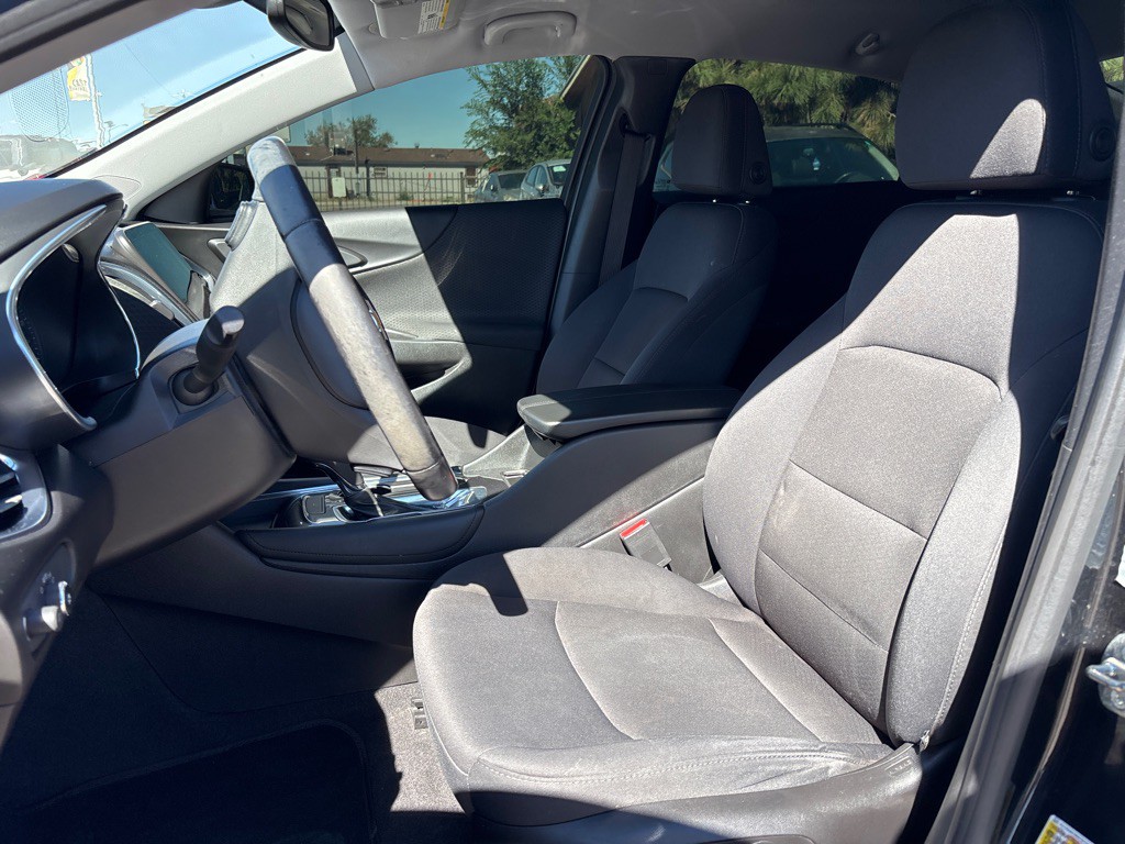 2016 Chevrolet Malibu Image 9