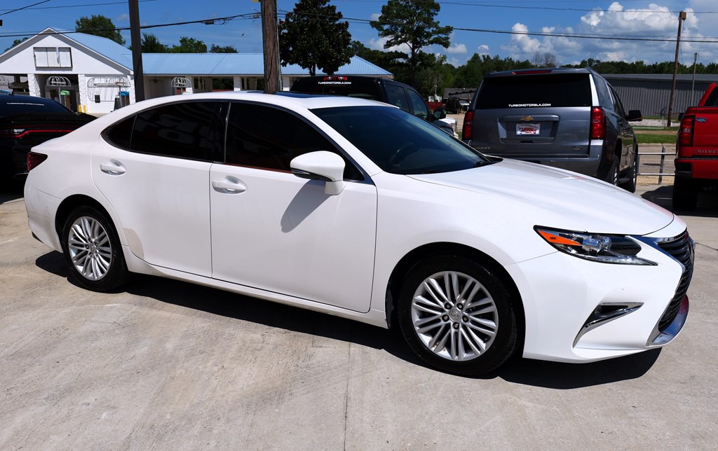 2017 Lexus ES Image 5