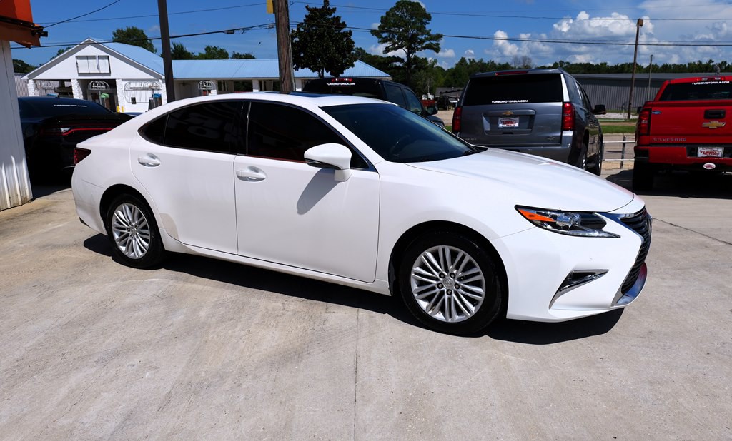 2017 Lexus ES Image 6