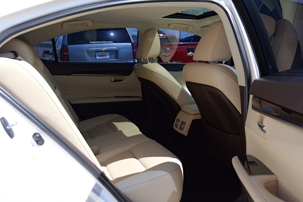 2017 Lexus ES Image 11