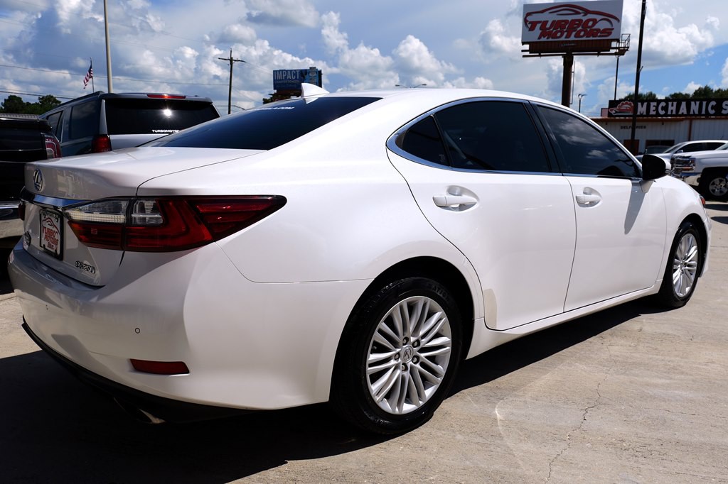 2017 Lexus ES Image 12