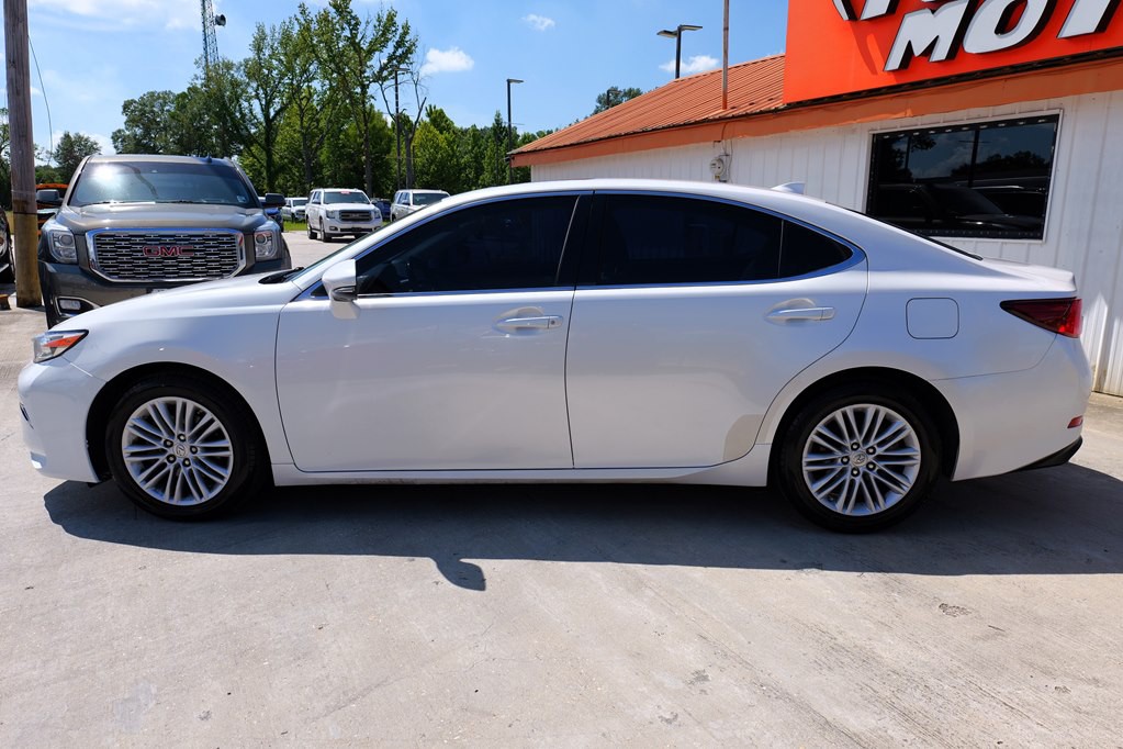 2017 Lexus ES Image 22