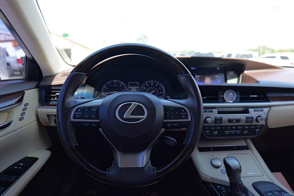 2017 Lexus ES Image 27