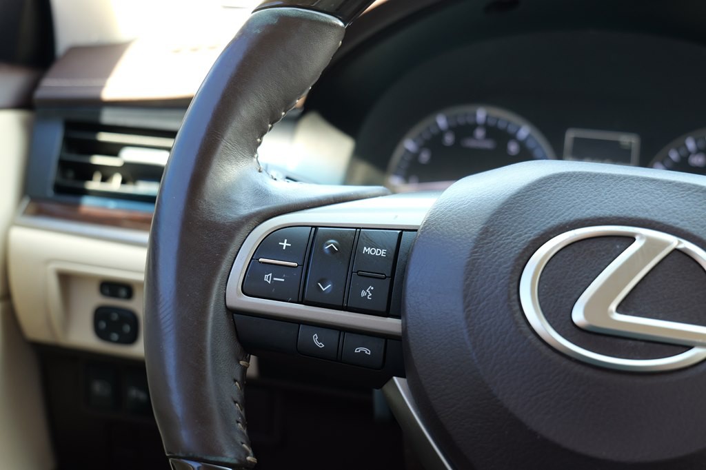 2017 Lexus ES Image 28