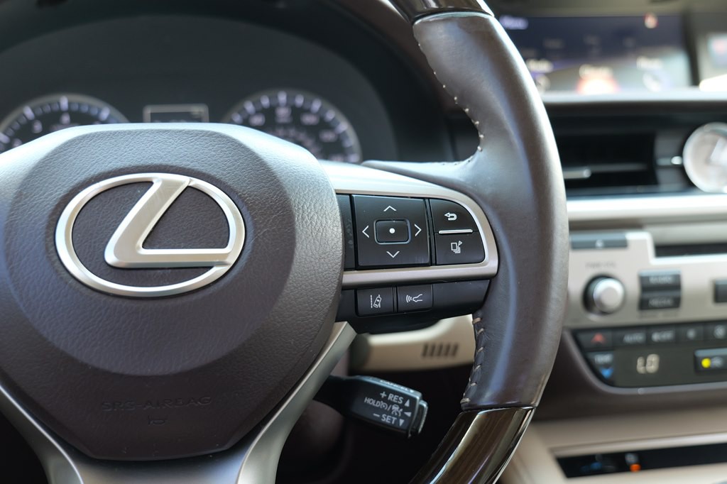 2017 Lexus ES Image 29