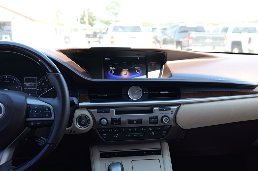 2017 Lexus ES Image 33